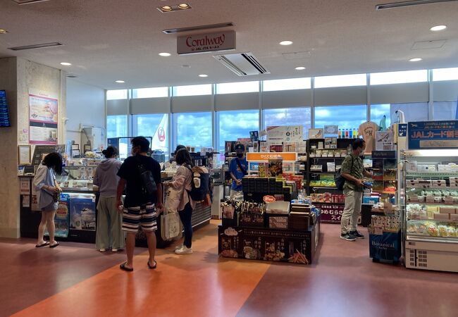 石垣島の空港にあるお土産屋さん。
