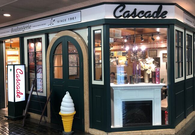 ベーカリーチェーン店の本店！