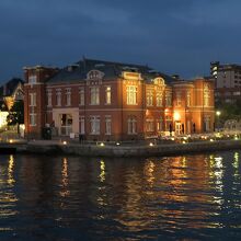 「ブルーウィングもじ」から「旧門司税関」をパチリ