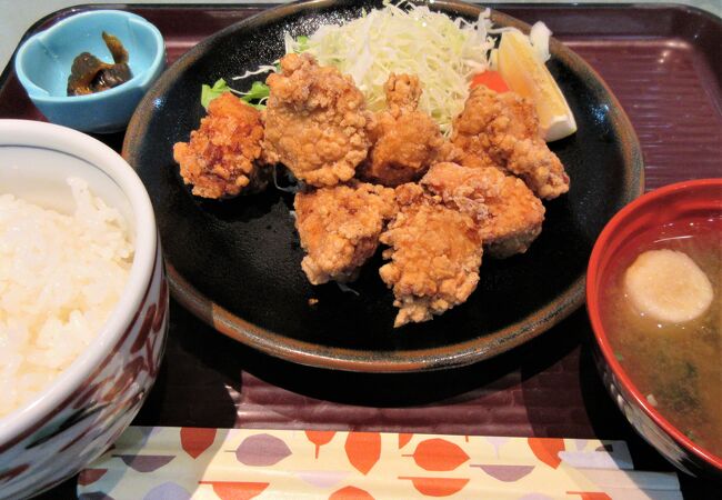 食事をすると、高原養鶏場の生卵を１つ貰えて卵かけご飯にできました