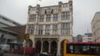 旧市庁舎はあまり目立ちませんが