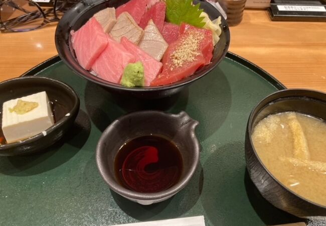 まぐろ丼