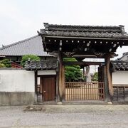 お寺の場所がかつての坂本城の二の丸、だそうです