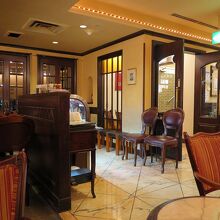 レジの後ろにはオープンリール(泣)