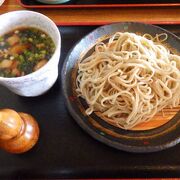 「地鶏そば」の地鶏は弾力があって旨味もあって美味しかった