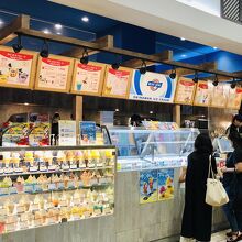 ブルーシールアイスクリーム 横浜ワールドポーターズ店