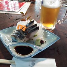 まずはビールと生寿司