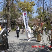 毎年4月10日に平野神社で行われる行事