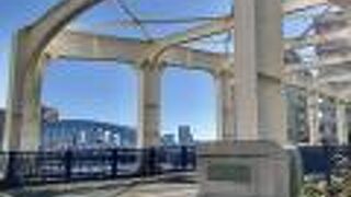 四角いフォルム　