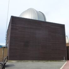 この「星の文化館」（天文台）併設の公共の宿泊施設です。