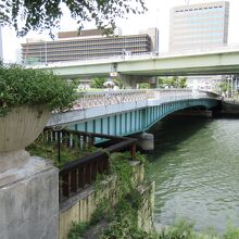 鉾流橋の上には阪神高速が