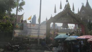 一生懸命に拝んでいました