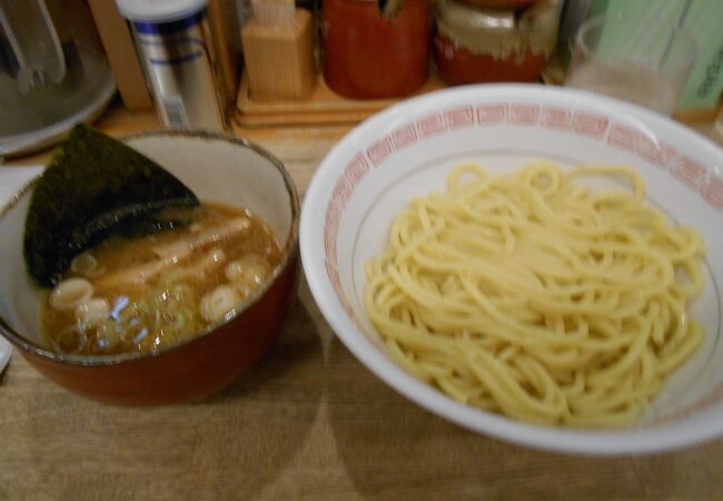 駅構内の人気つけ麺屋