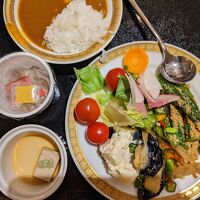 朝食にカレーもあり