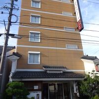 玄関周りにやや昔の面影あり。