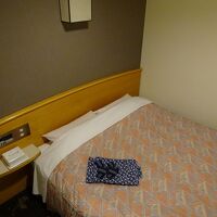 ダブルの部屋ですが、狭い。長期滞在には向きません。