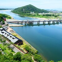 木曽川の川岸にあり、風光明媚。