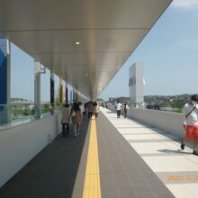 イオン東田から渡り廊下で行けます。