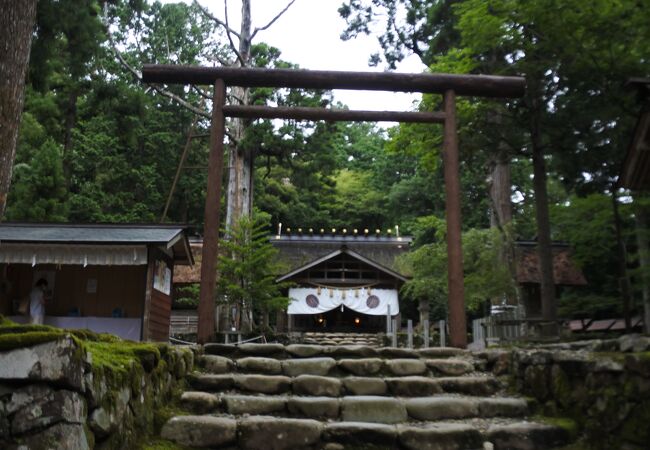 元伊勢三社　三重県の伊勢神宮より54年も前にまつられたと言われている非常に格式のある神社です。
