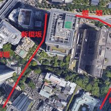 榎坂は、米国大使館の北側ですが、新榎坂は、西側にあります。