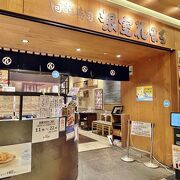 活気がある人気回転寿司店