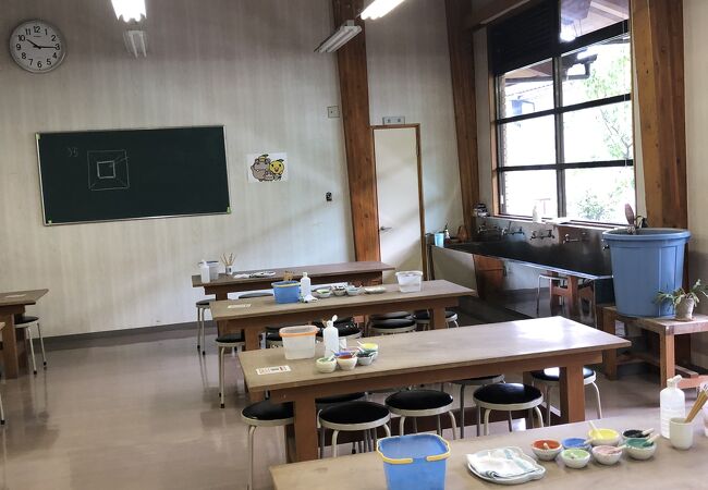 気軽に絵付体験ができます