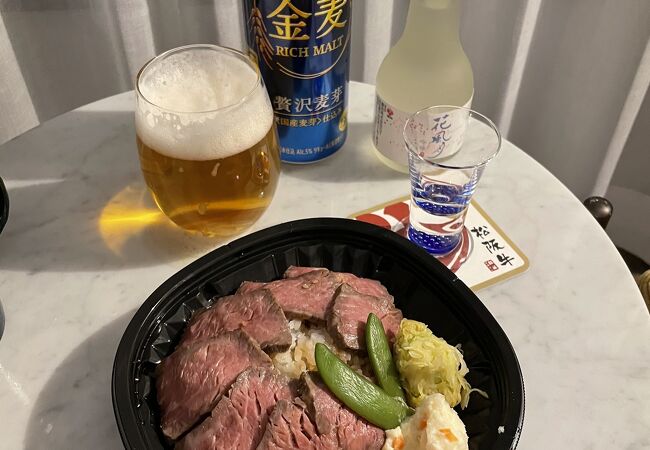 松阪牛のステーキ丼＆ローストビーフ丼は松阪まるよし鎌田本店で♪