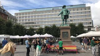 大聖堂の向かい