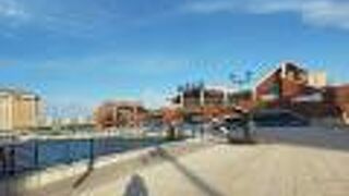 赤レンガならびにあります。