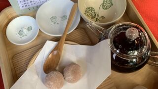 １４０年ぶりに復活した「申餅（さるもち）」やぜんざい、最中も美味しいです。