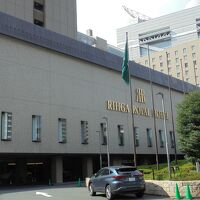 大きすぎて建物全体が入らない