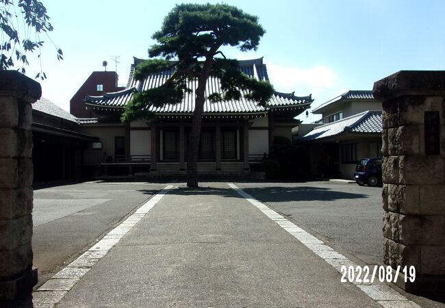 昭和の時代に創建された寺です。