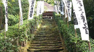 鎌倉最古の寺、茅葺きの観音堂