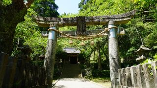 深い思いがこもった神社かと思います