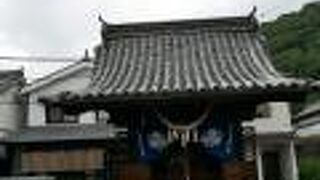 通りの突き当りに