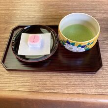 喫茶室でいただける抹茶とお茶菓子