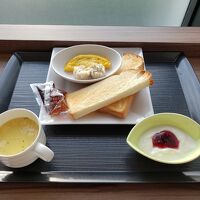 朝食はプレートのセットでした