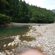 本当に河原からお湯が出ている