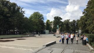 国立劇場と国会議事堂の間