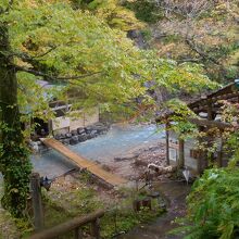 夏油川に点在する露天風呂