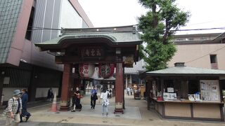 とげぬき地蔵の名で親しまれる寺