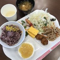 無料の朝食（ビュッフェ）