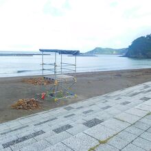 朝の海水浴場の様子