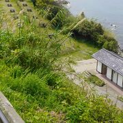 富岡海水浴場の北に位置するキャンプ場