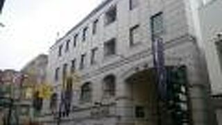 ６階建ての商業ビル