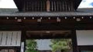 瀬戸川と白壁土蔵街の起点