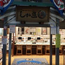 すし横丁に面した入り口