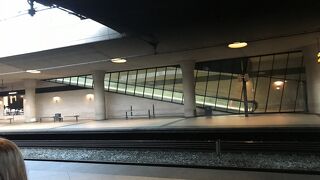 コペンハーゲン市内へは２番乗り場