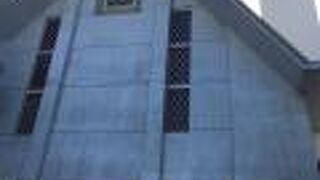 聖堂外壁に「聖母マリア」のモザイク画