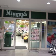 ビルの中の入り口です。